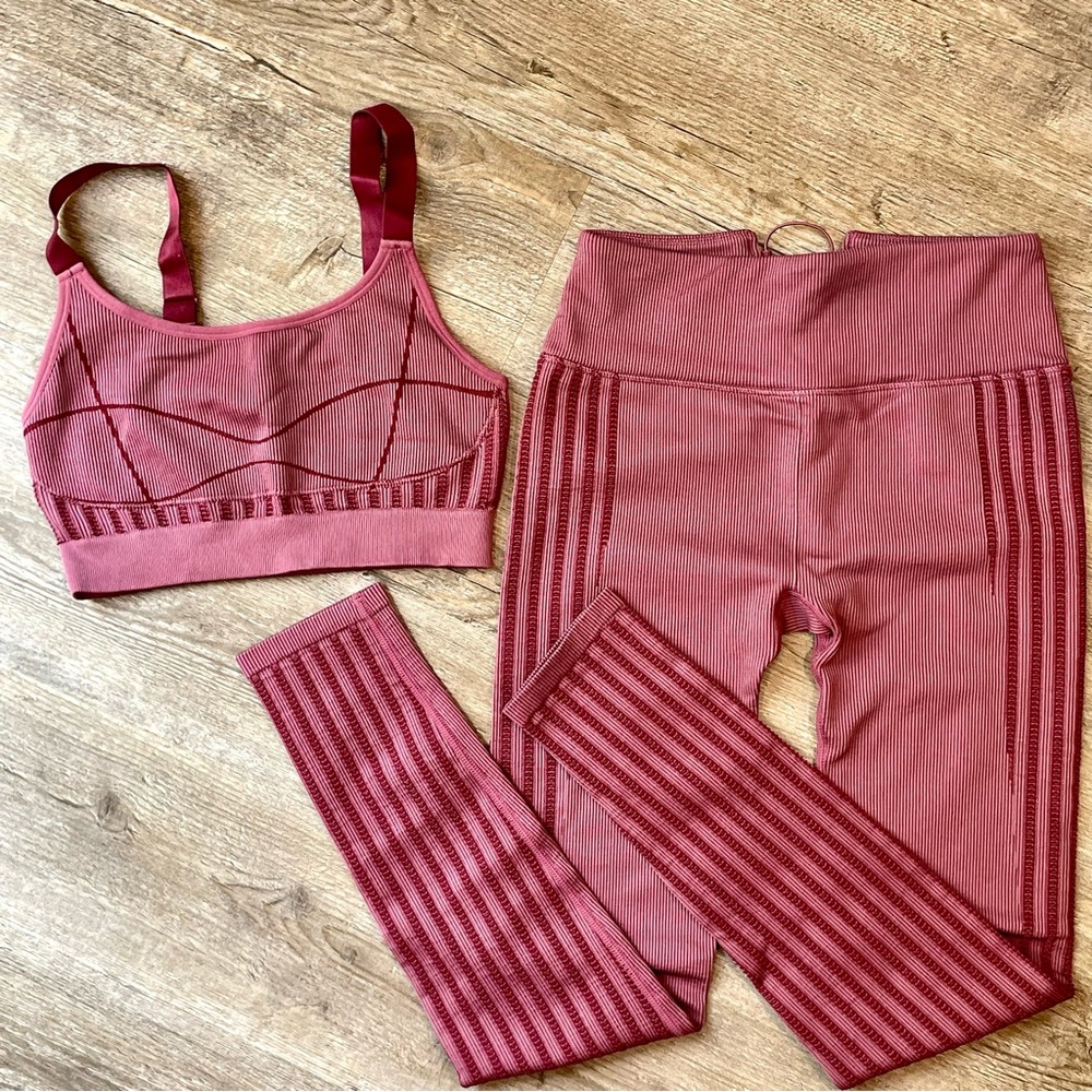 Fabletics 2 Piece Bundle Seamless Leggings & Bra Dark Rouge Size Small - Picture 2 of 13